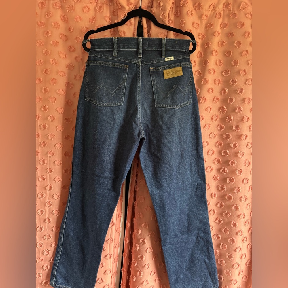 Wrangler indigo high waisted jeans.